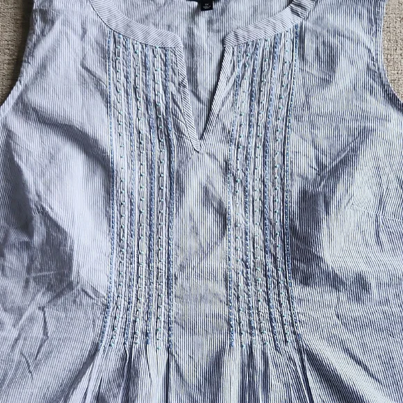 Talbots Blue Sleeveless Pleated Blouse with Bib Collar - Picture 3 of 8